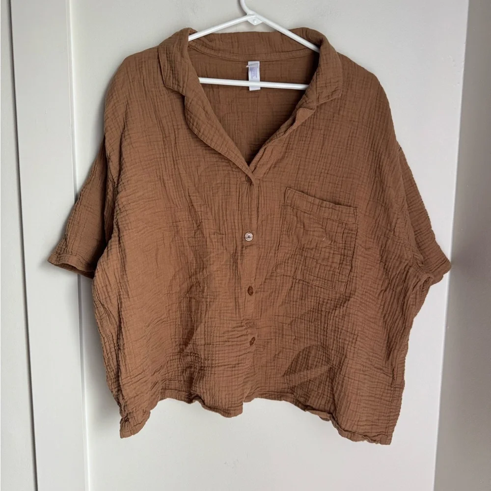 Stars above Light Brown Textured button up top - Picture 1 of 5